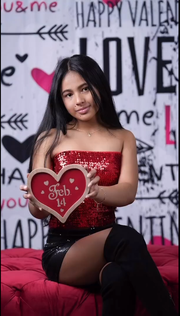 Valentine's Day Cupid's Arrow Romantic Text Graffiti Wall Wood Floor Backdrop M12-19