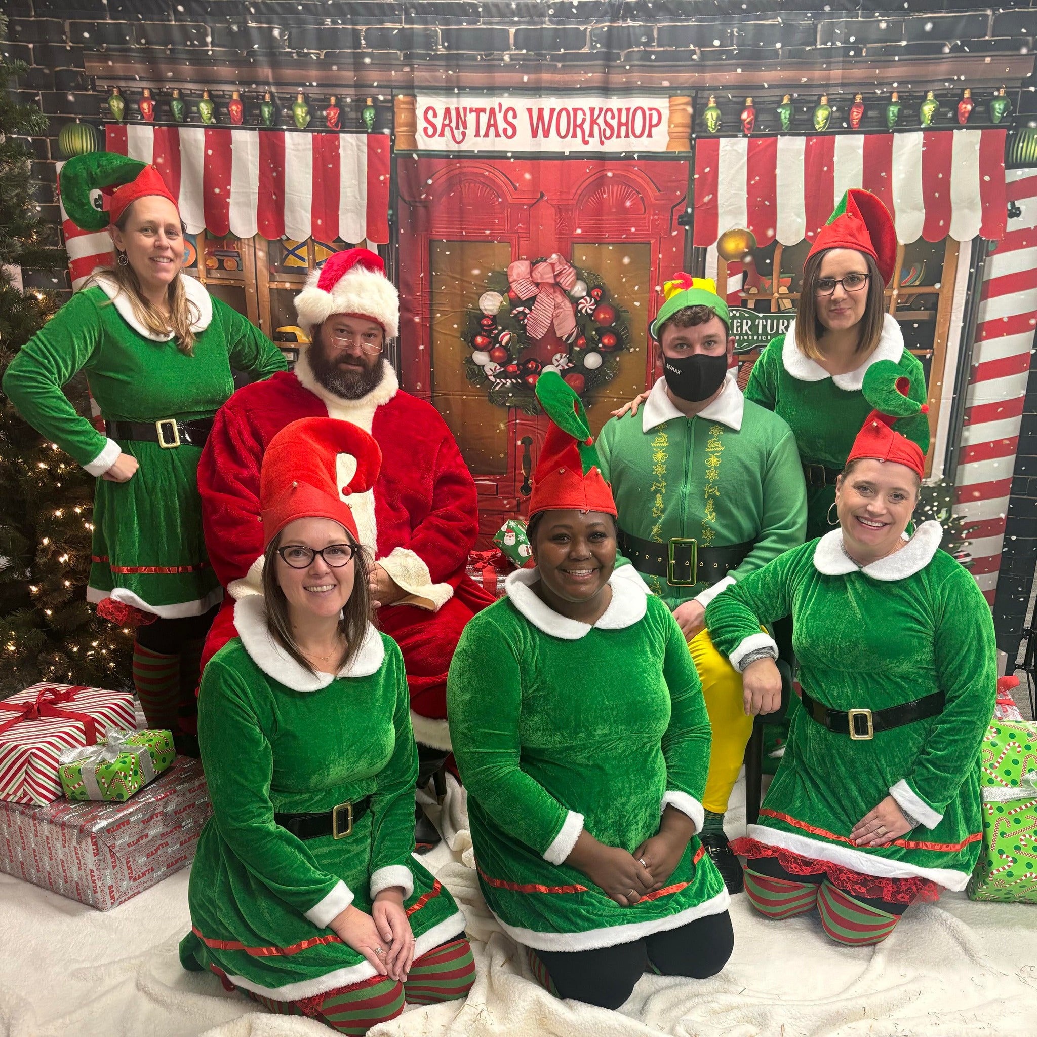 Santa's Workshop Nutcracker Christmas Backdrop UK M6-93