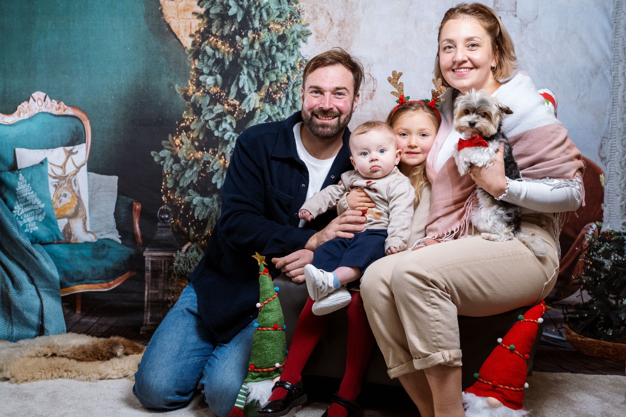 Artistic Christmas Tree Interior Room Decoration Emerald backdrop UK GX-1098