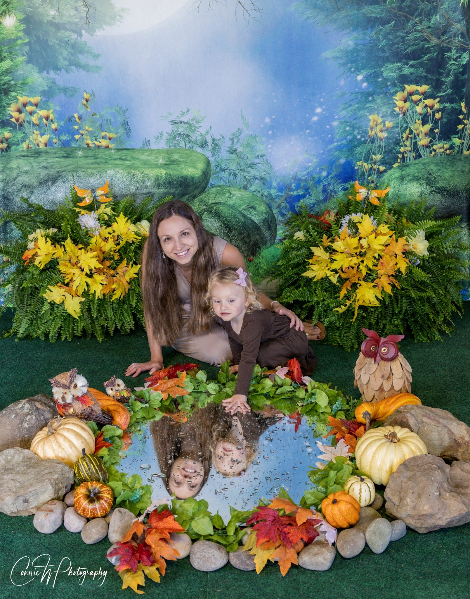 Mystic Mori Moss Stone Grass Red Flower Backdrop M1-67