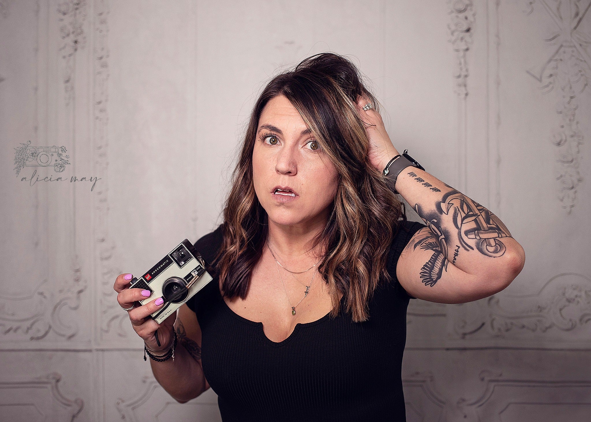 White Retro Wall Elegant Backdrop for Photos D857