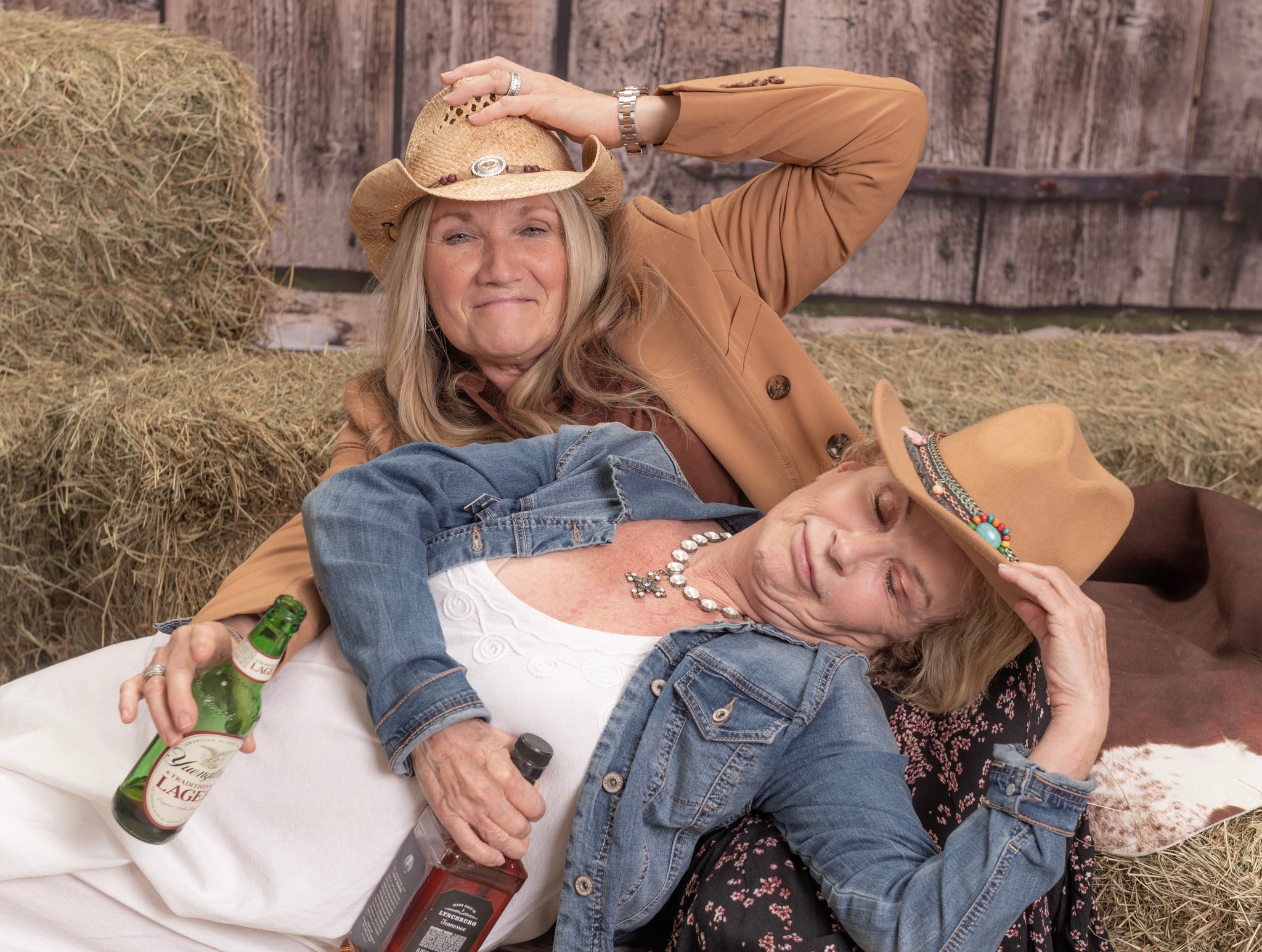 Old Weathered Wooden Barn Door backdrop uk for Photo GC-93
