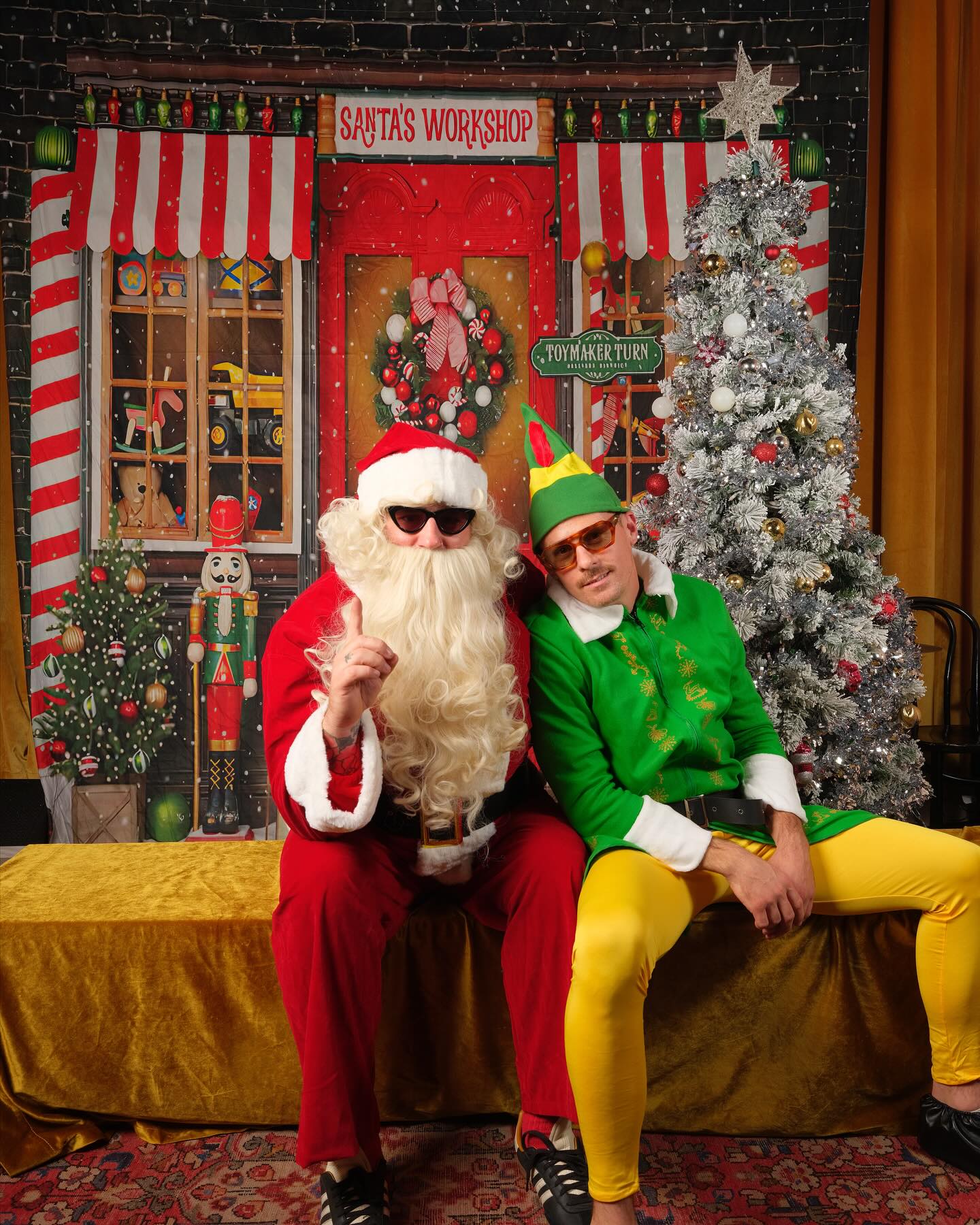 Santa's Workshop Nutcracker Christmas Backdrop UK M6-93