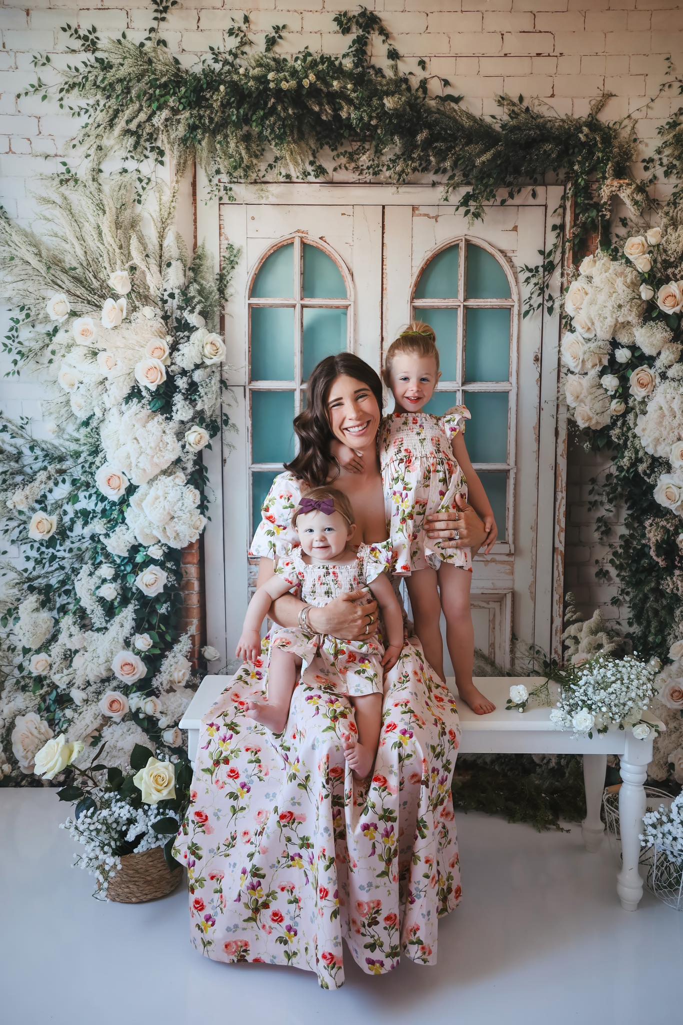 Spring Floral Backdrop White Roses Vintage Door Flowers Spring Backdrop UK MRR9-1